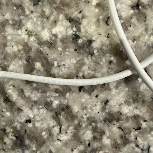 Apple EarPods with Lightning Connector In Ear Canal Headset - White OEM Tested - Picture 10 of 10